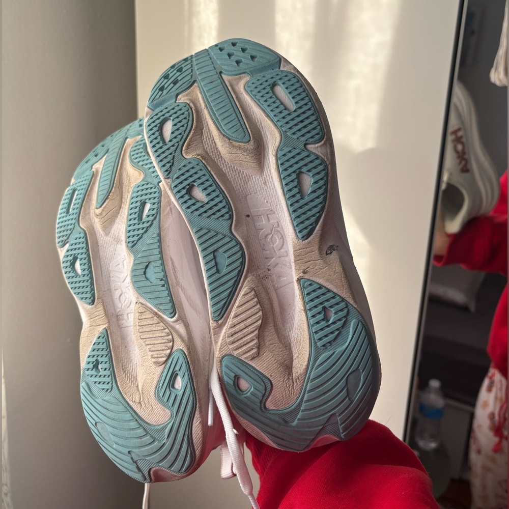 Women’s Hoka Skyflow White Running Shoes - Picture 4 of 6